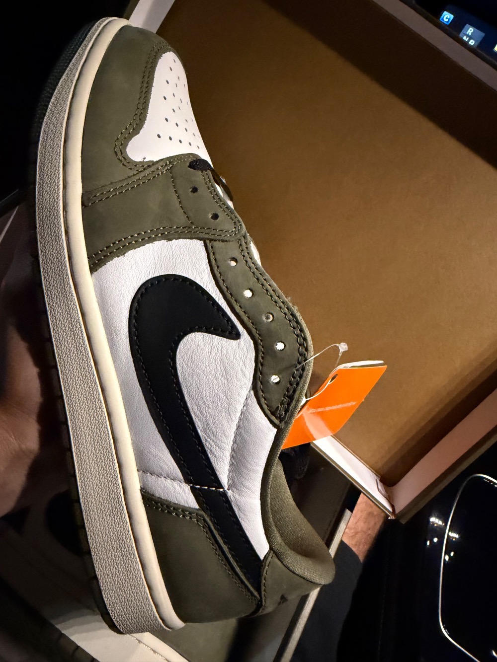 Air Jordan 1 Low OG Medium Olive — 42, Novo