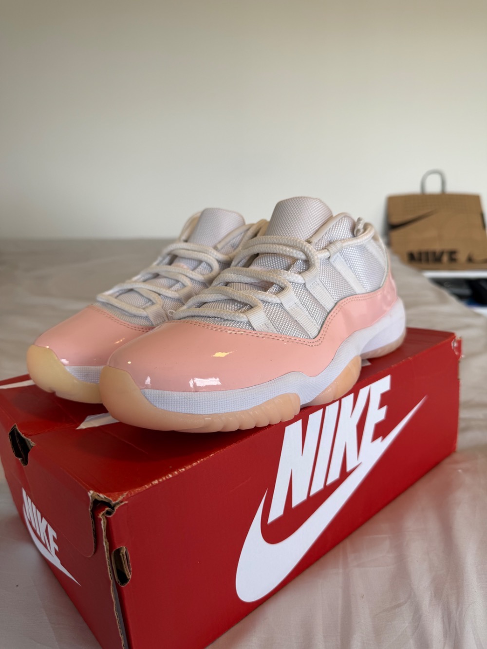 Air Jordan 11 Low Legend Pink