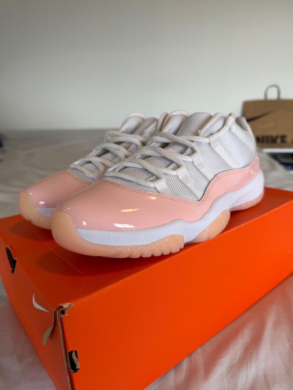Air Jordan 11 Low Legend Pink