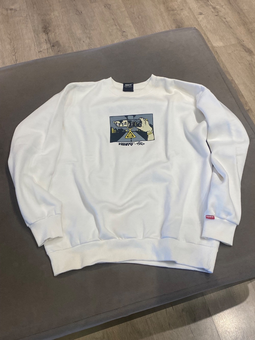 Shu x VISHFI Moletom Crewneck Pião Noturno Bon Vivant Off White