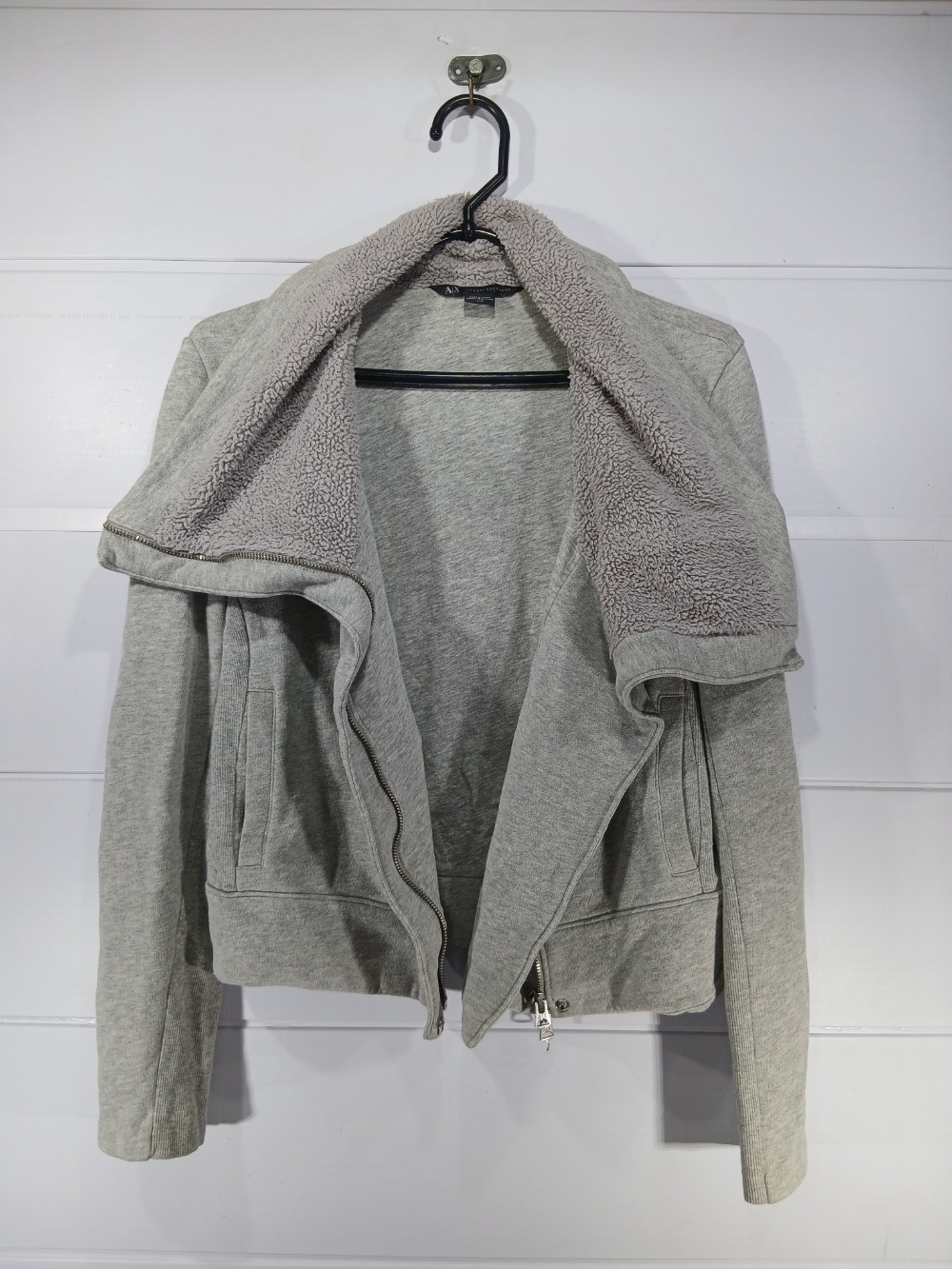 jaqueta de moletom da marca Armani Exchange. modelo  biker/cross tamanho m