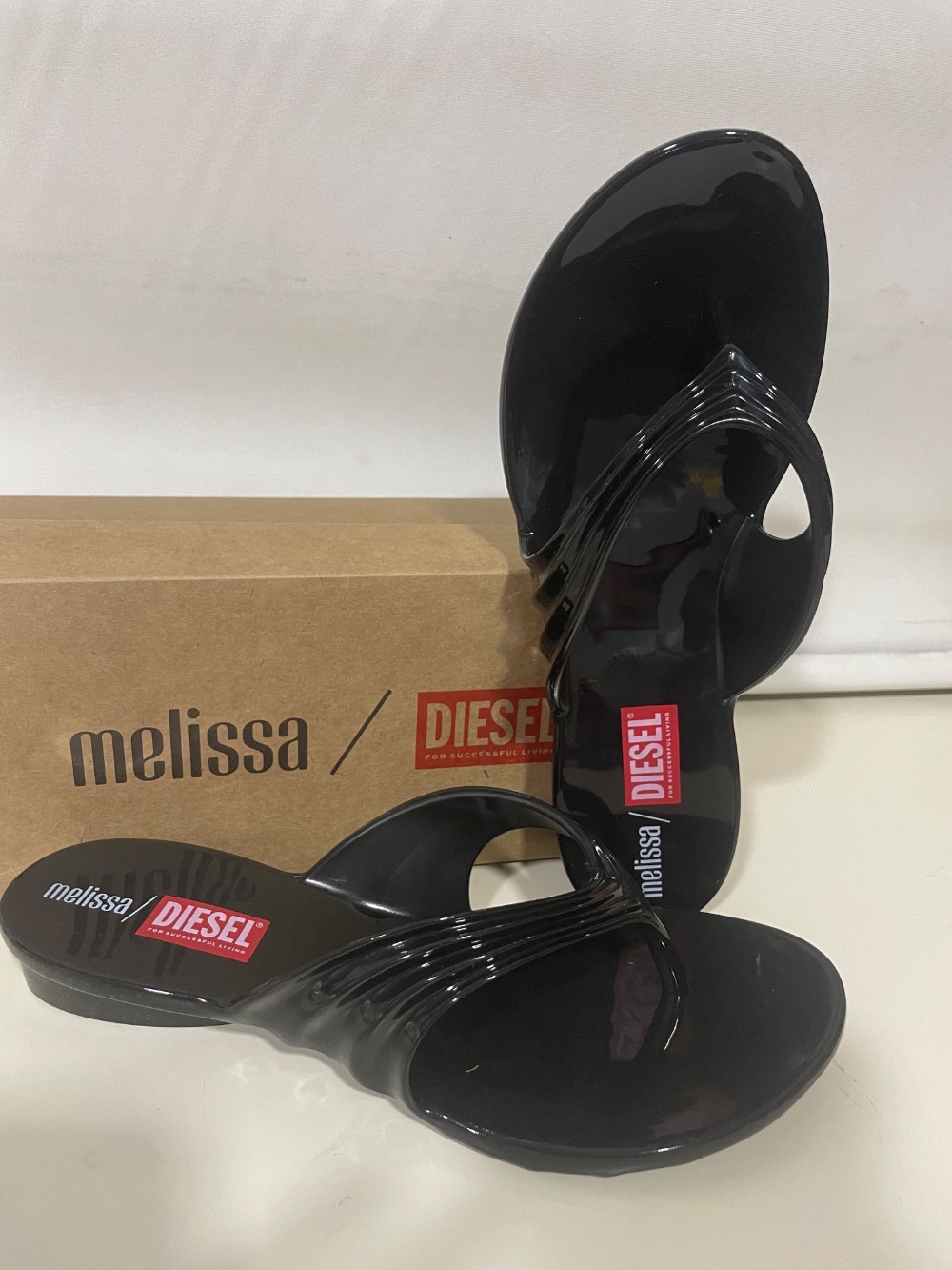 Slide Melissa x Diesel Quantum Preto Novo