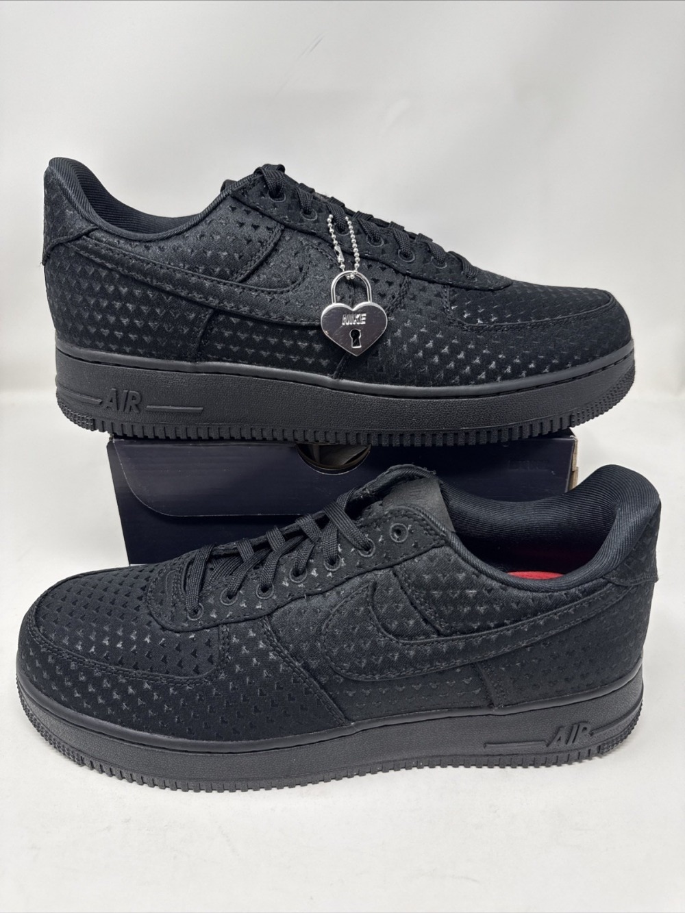 Nike Air Force 1 Low Valentine's Day Triple Black — 34 / 35 / 35.5 / 36 / 37 / 38 / 39 / 39.5 / 40 / 40.5 / 41 / 42 / 42.5, Novo