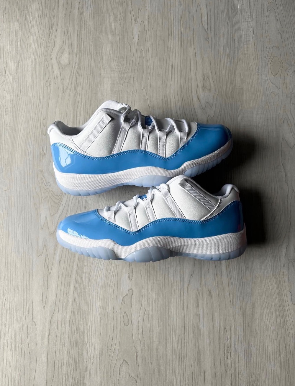 Air Jordan 11 Low University Blue