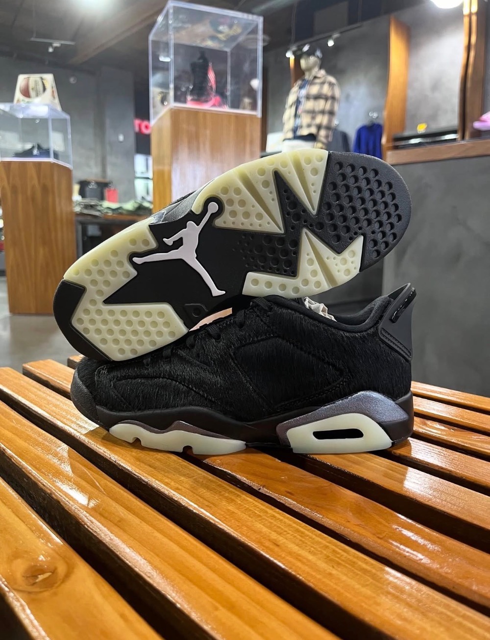 Air Jordan 6 Retro Low Blackout Feminino