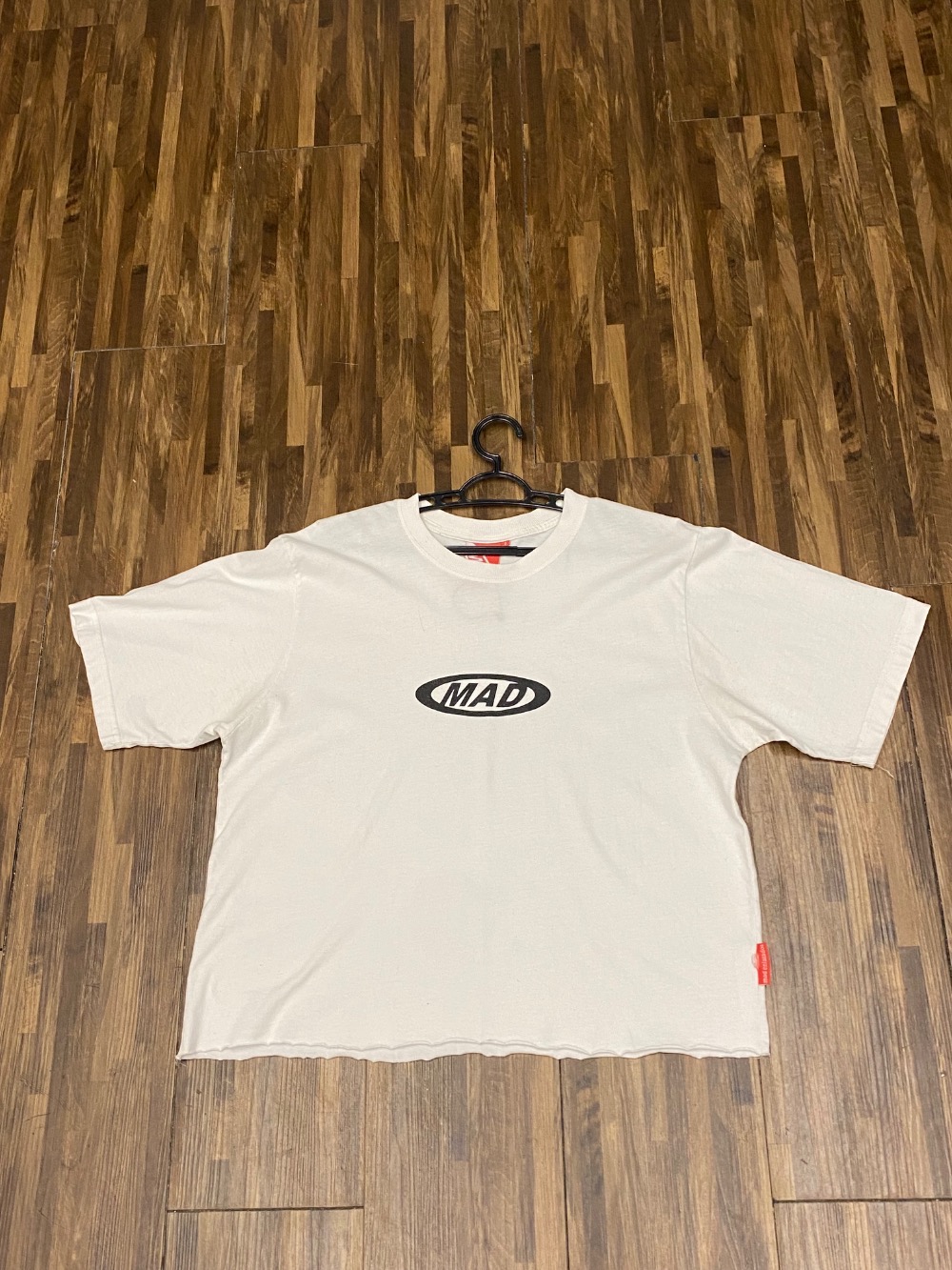 CAMISETA MAD ENLATADOS LOGO OFF WHITE