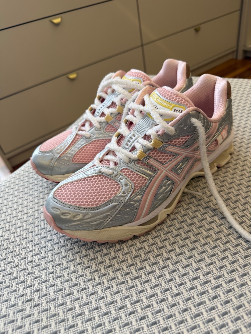 Vandy The Pink x Asics Gel-Nimbus 10.1 Atmos Banana Split — 40.5, Usado