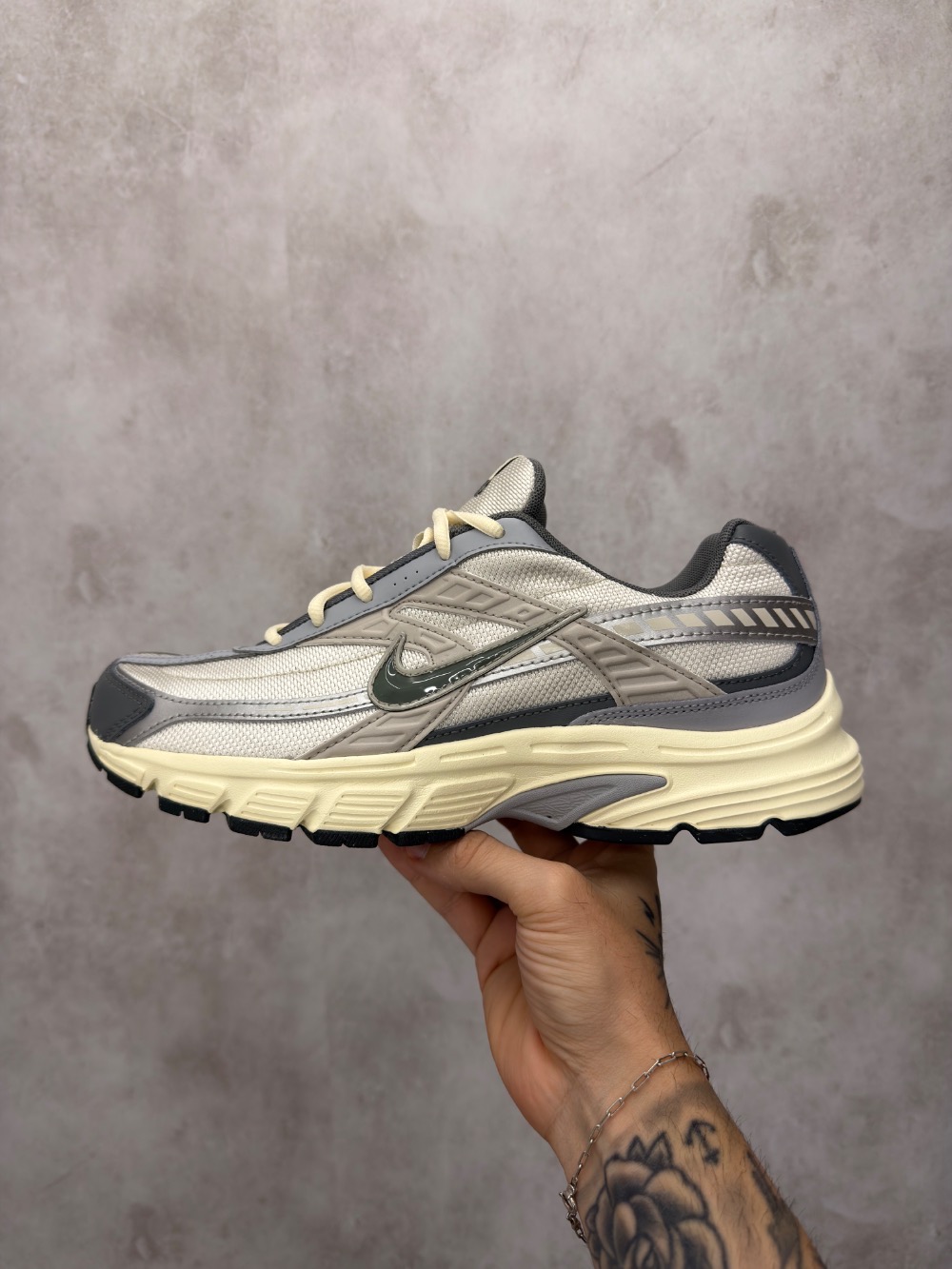 Nike Initiator Light Bone Smoke Grey
