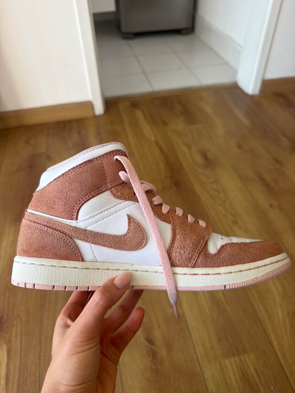 Air Jordan 1 Mid SE Legend Pink — 40, Usado