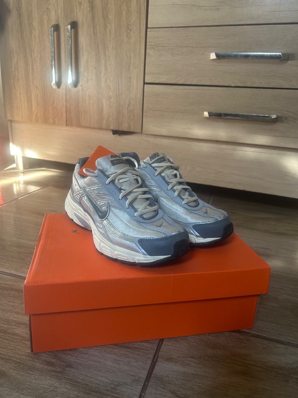 Nike Initiator Light Bone Smoke Grey