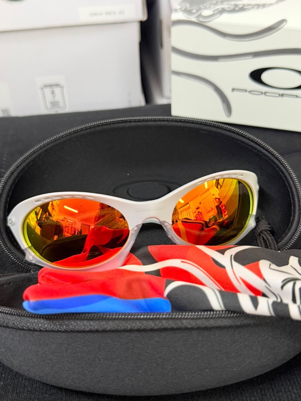 PodPah x Oakley Óculos Plantaris Prizm Ruby Grey