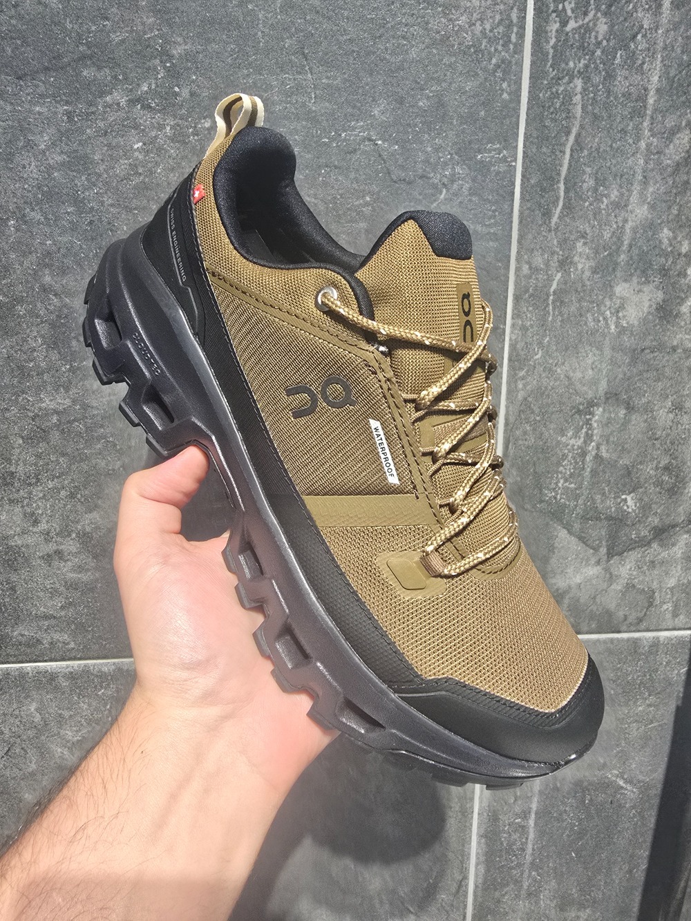 On Running Cloudrock Low Earth Black
