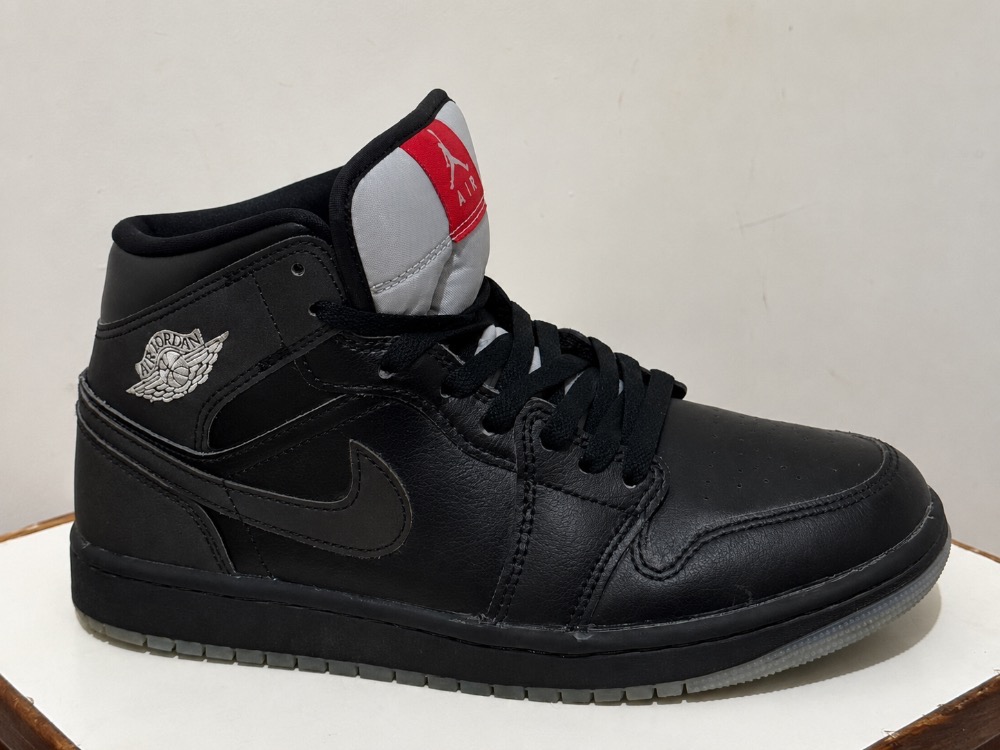 Air Jordan Mid Black Silver Metallic University Red — 40, Usado