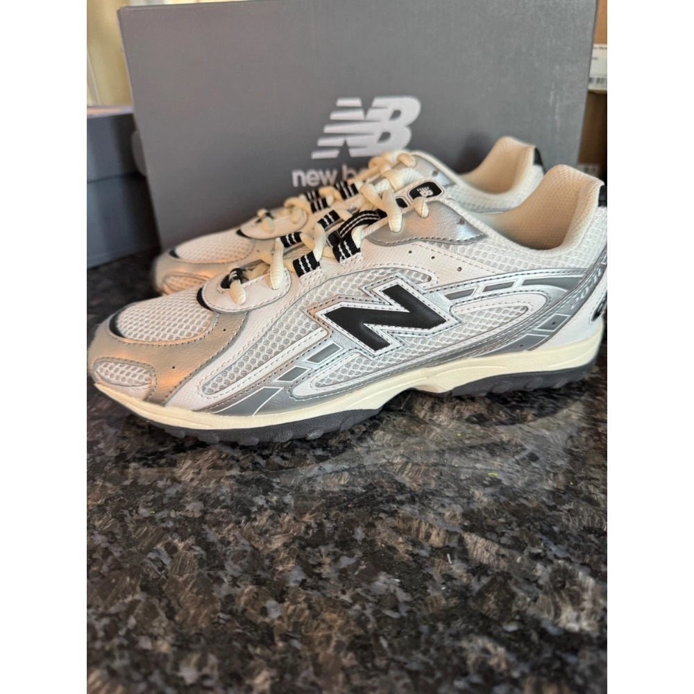 New Balance 204L Silver Metallic Black