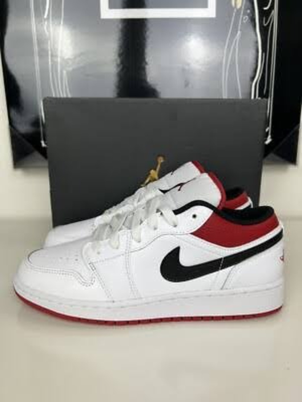 Air Jordan 1 Low White University Red — 35.5, Novo