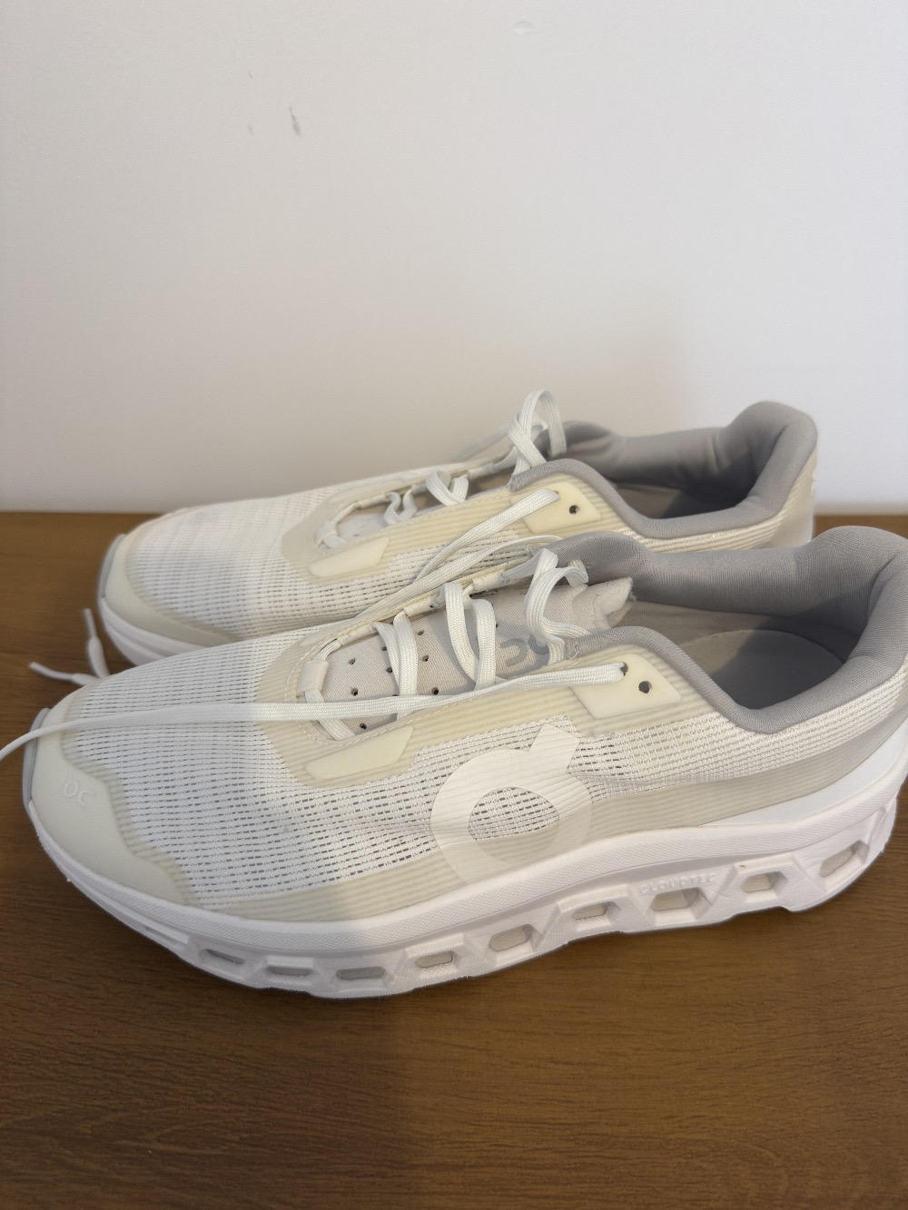 On Running Cloudmonster Void 1 White Grey