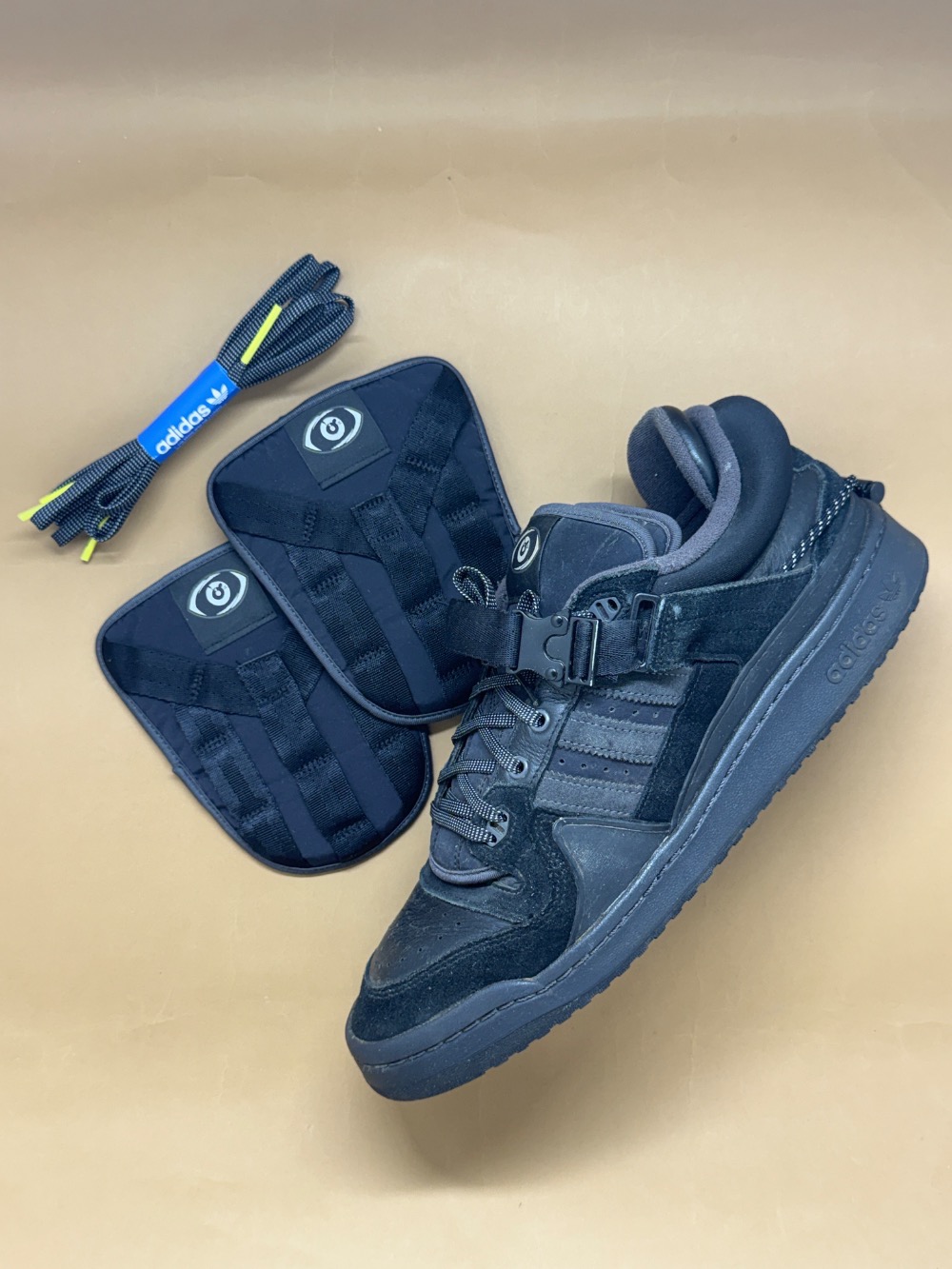 Bad Bunny x Adidas Forum Buckle Low Back To School — 44, Usado