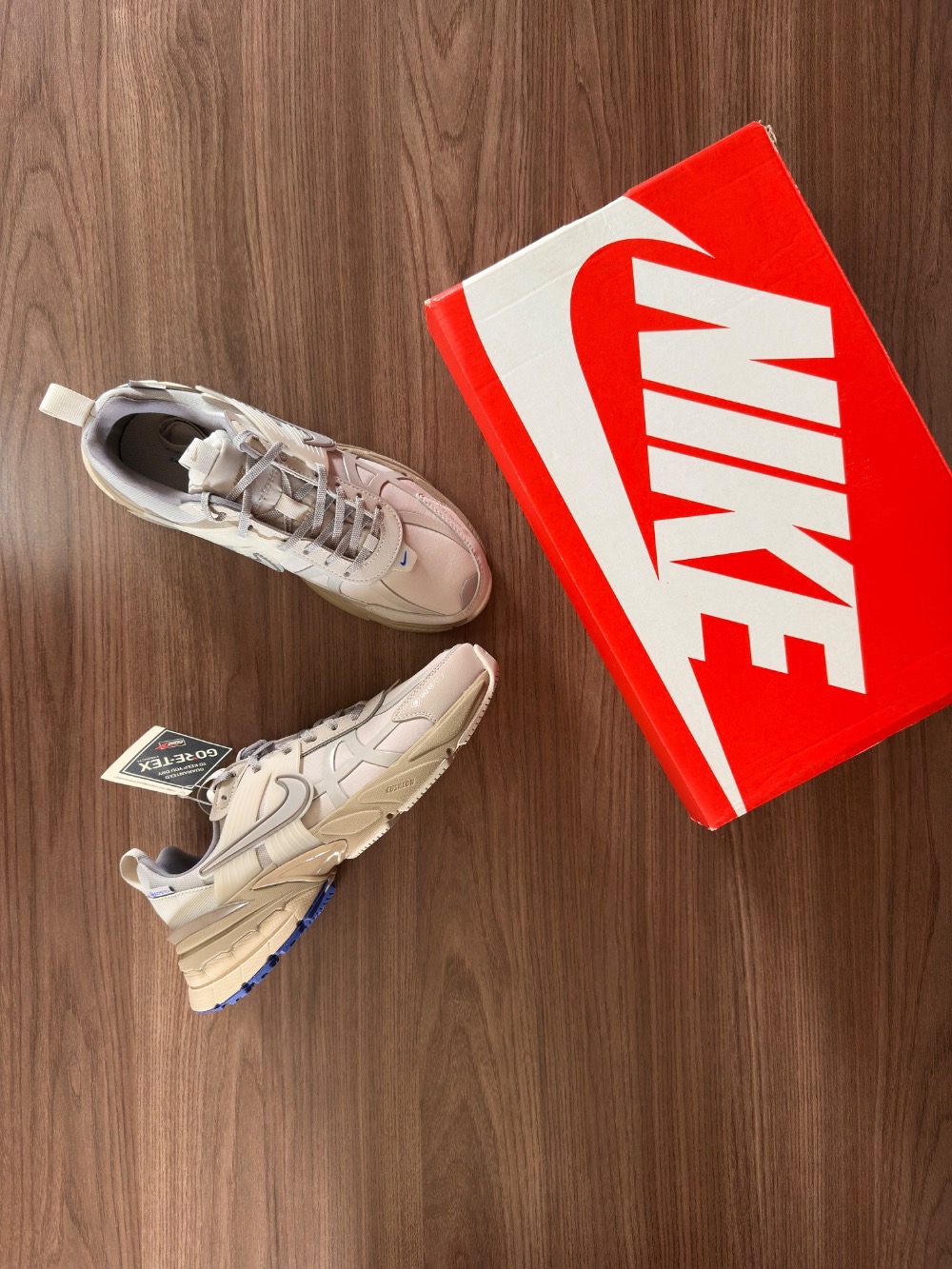 Nike V2K Run Gore-Tex Light Bone