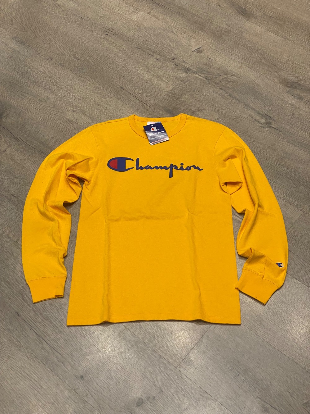 Camisa longa leve Champion Logo Script amarelo