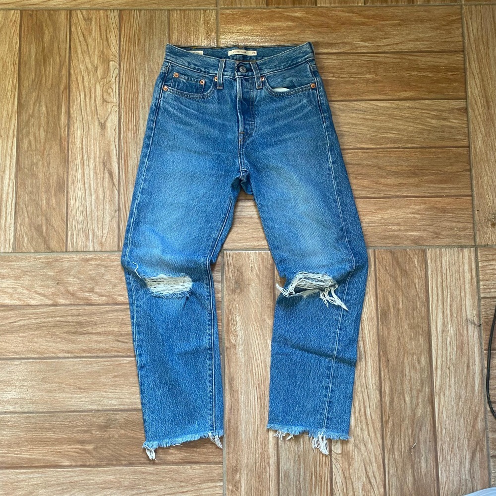 CALÇA JEANS LEVI'S 314 WEDGE STRAIGHT RETA RASGADA