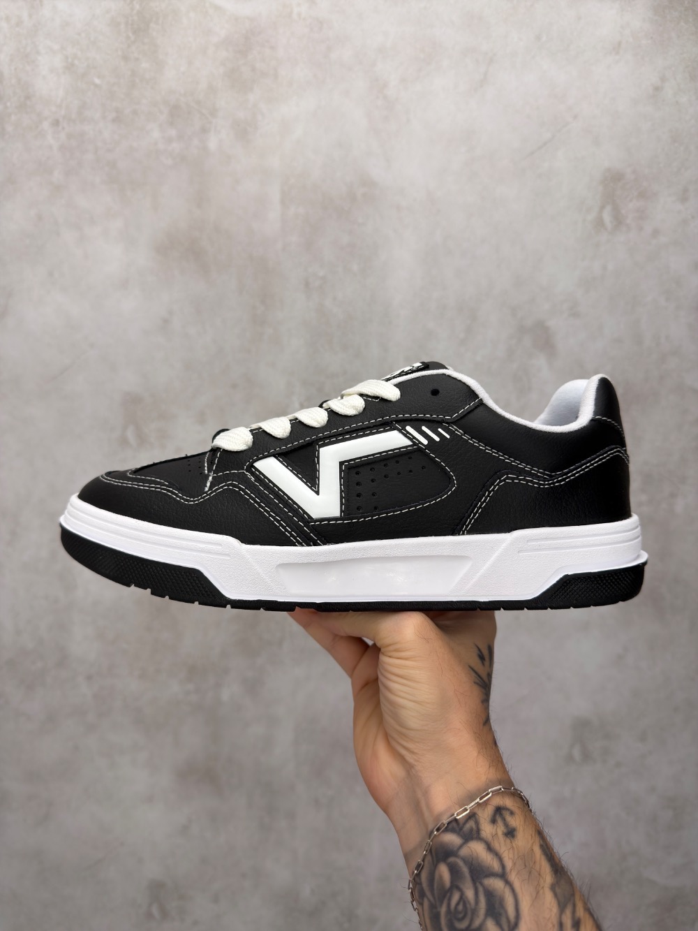 Vans Upland Black White