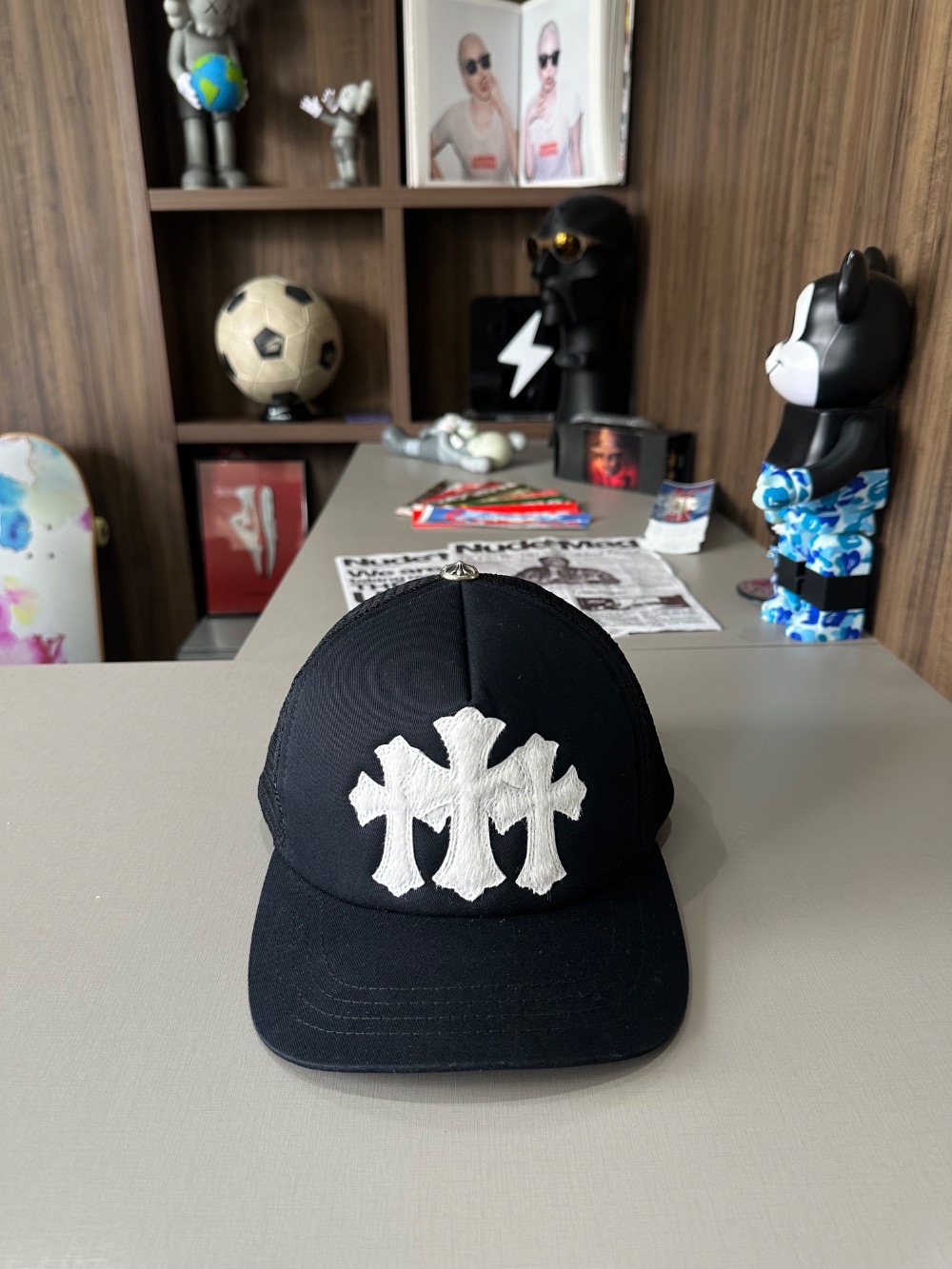 Boné Chrome Hearts White Cemetary Cross Trucker Pony Hair Black — Único, Novo