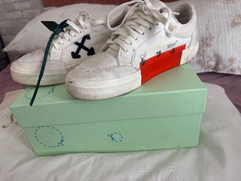 Off-White Vulcanized Low Canvas White Black — 39, Usado