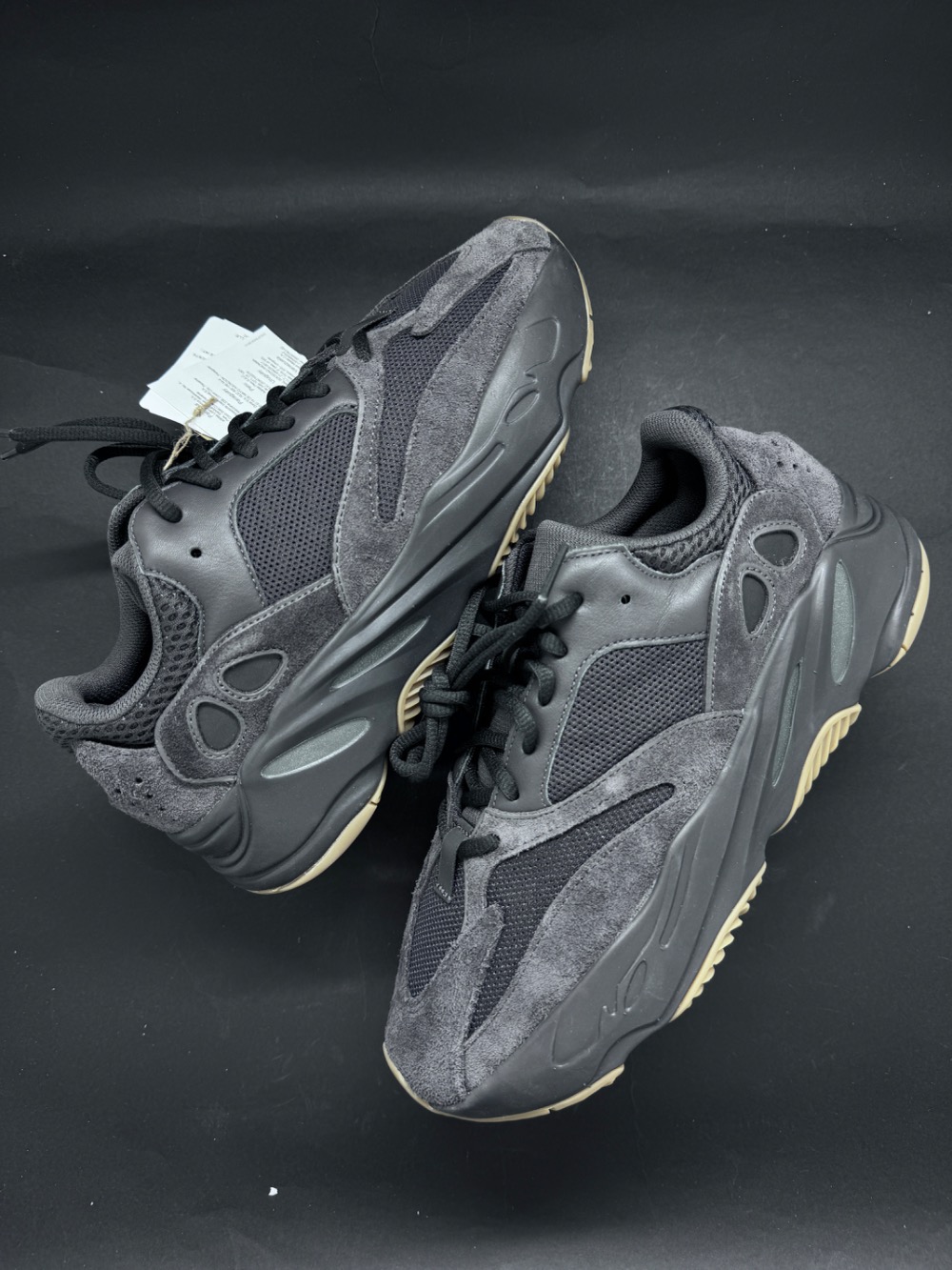 Yeezy 700 V1 Utility Black (2023) — 39, Novo