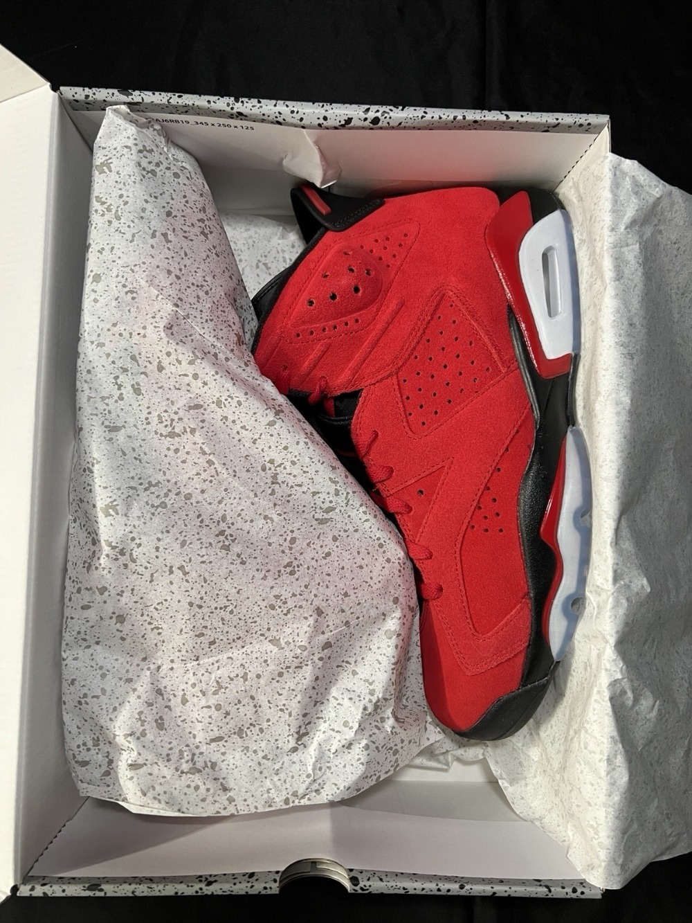 Air Jordan 6 Toro Bravo Varsity Red Black — 38 / 39.5 / 40.5 / 41 / 42 / 42.5 / 43 / 43.5 / 44, Novo