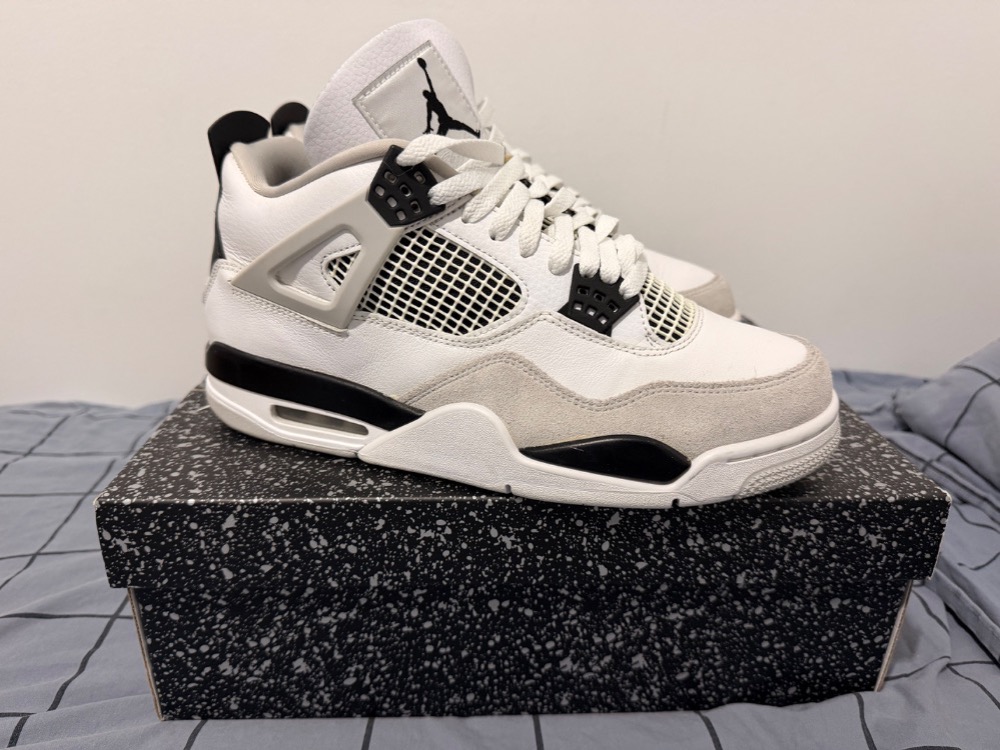 Air Jordan 4 Military Black — 42, Usado