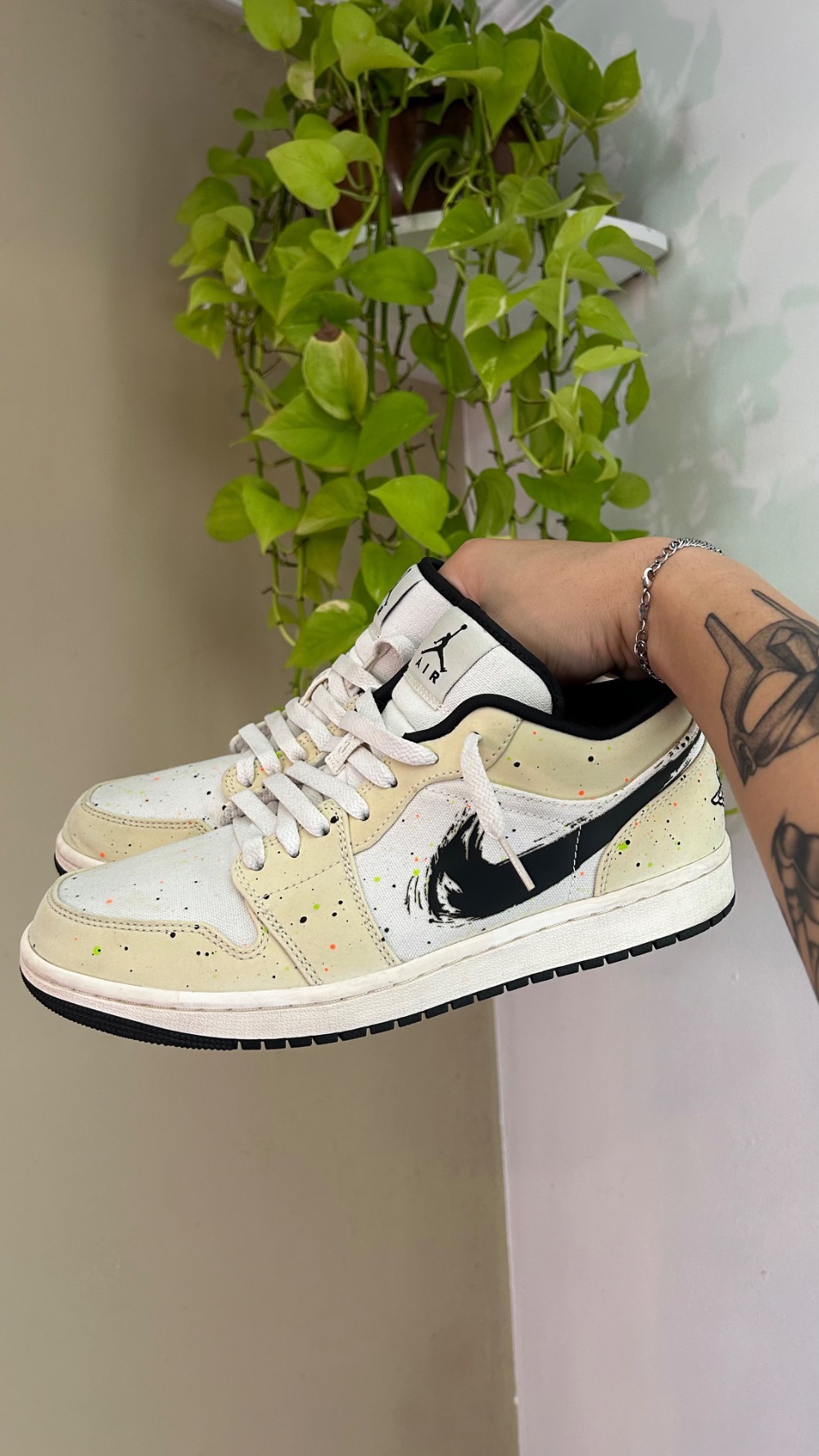 Air Jordan 1 Low SE GS Paint Splatter — 40.5, Usado