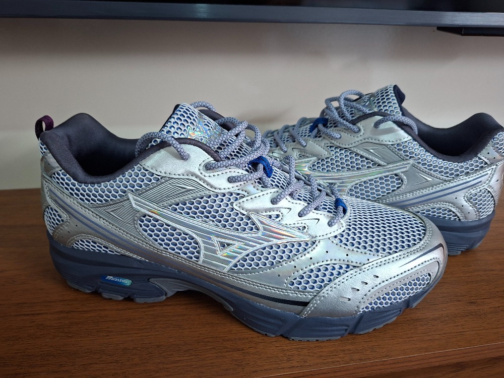 Mizuno MXR Space Lights