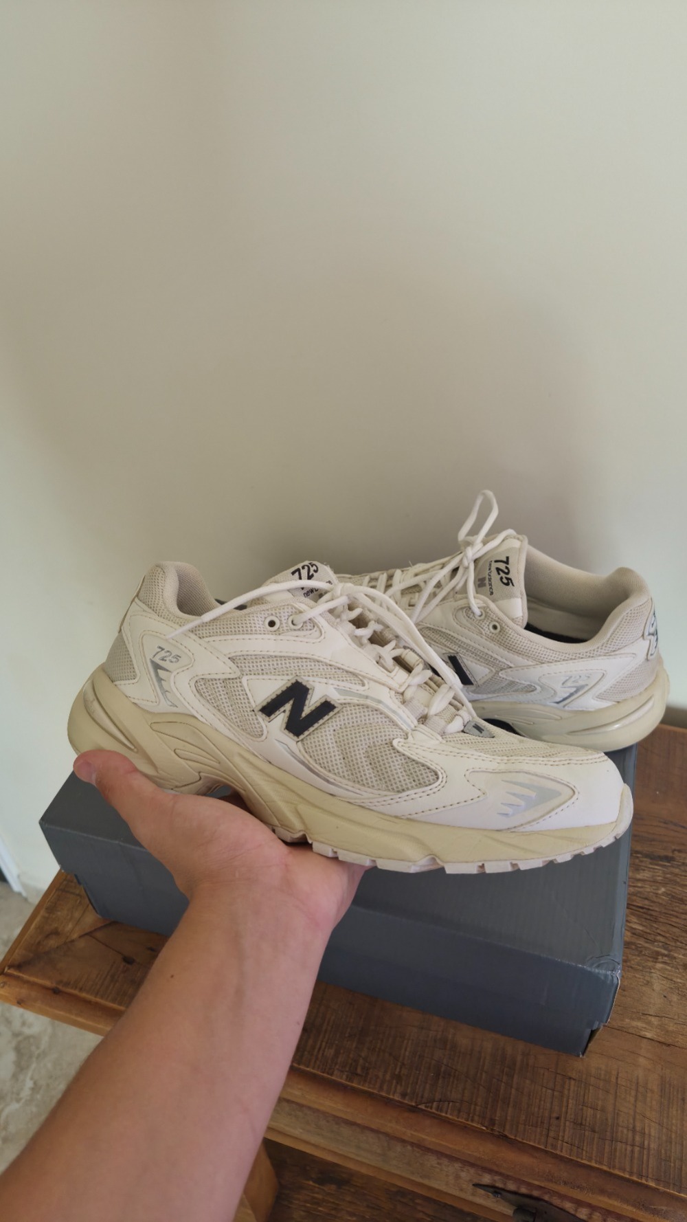 New Balance 725 Sea Salt Phantom Bone