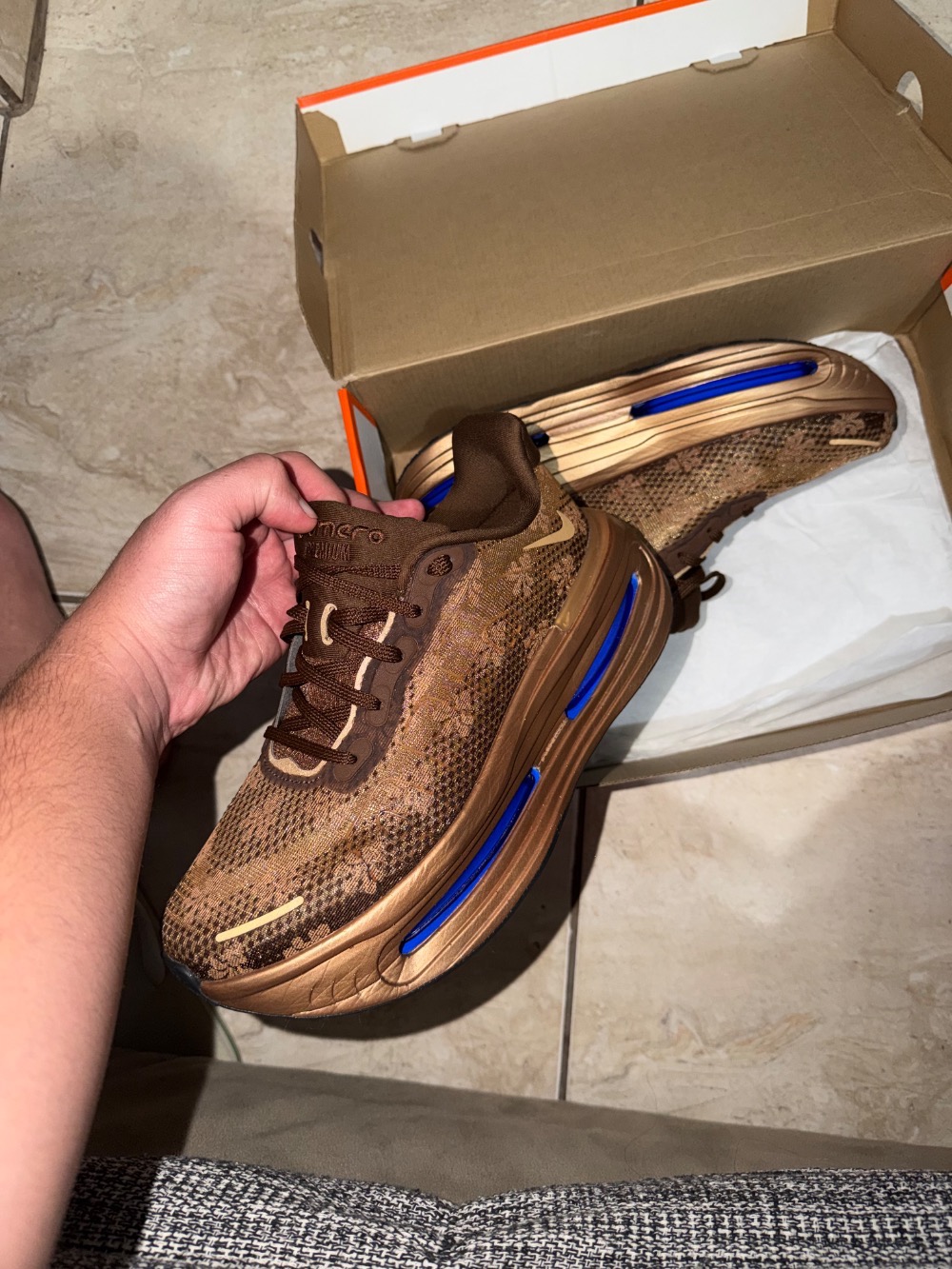 Nike Vomero Premium Flat Stout — 39, Novo