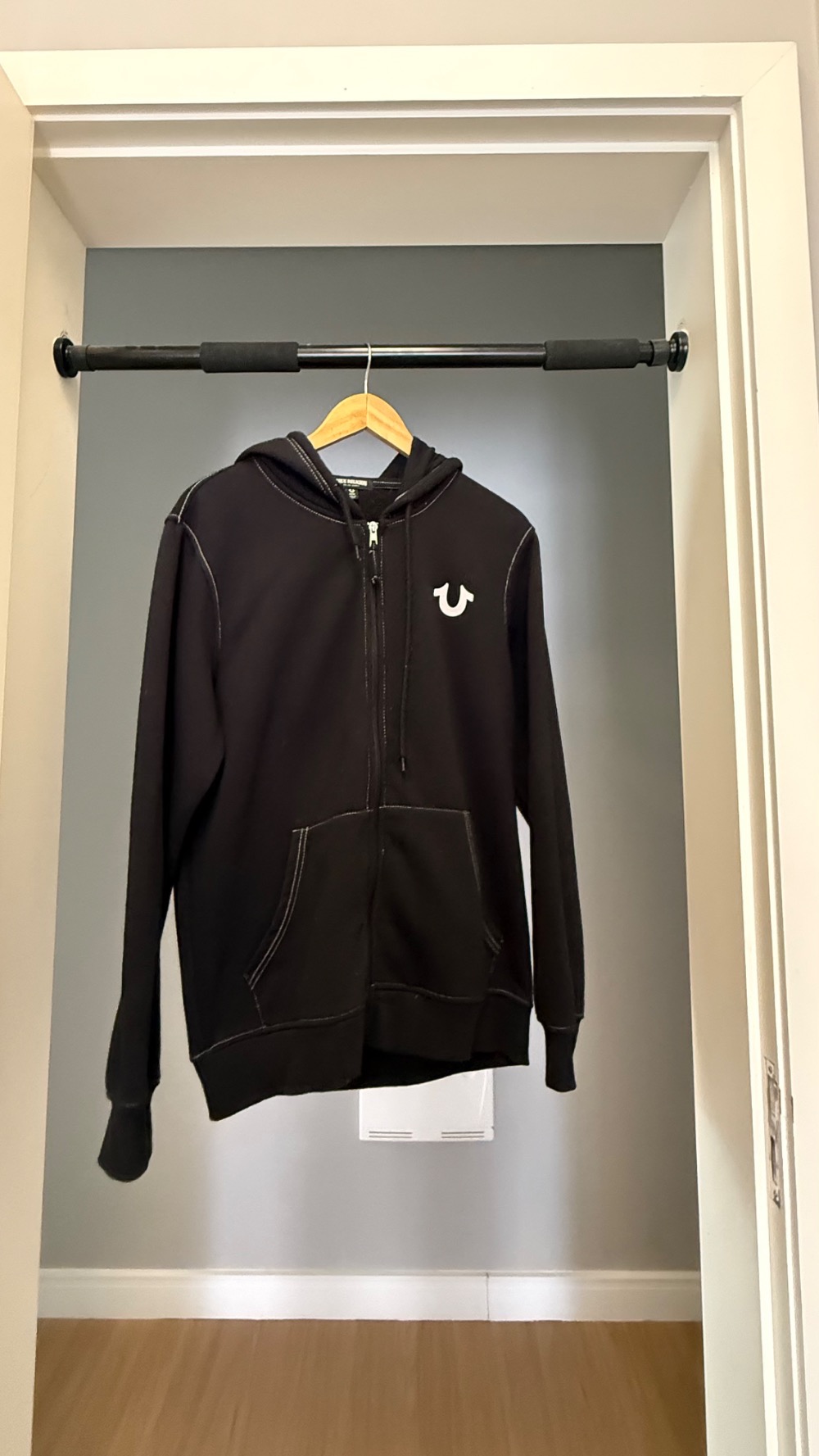True Religion Classic Logo Black Zip Hoodie – Moletom Preto