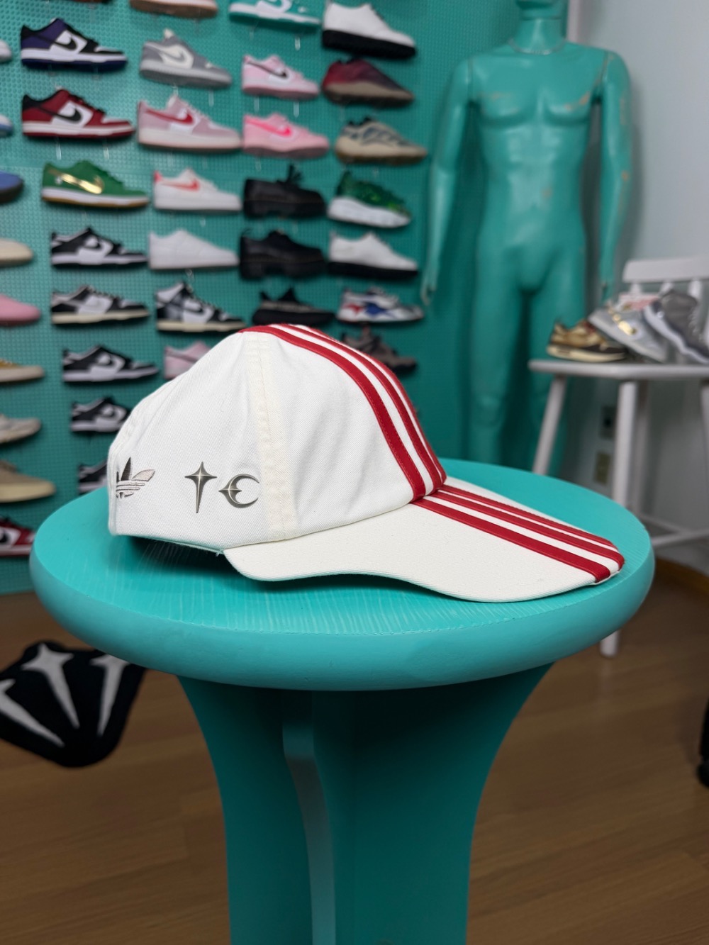 Thug Club x adidas Boné Sword Cream White — GG, Novo