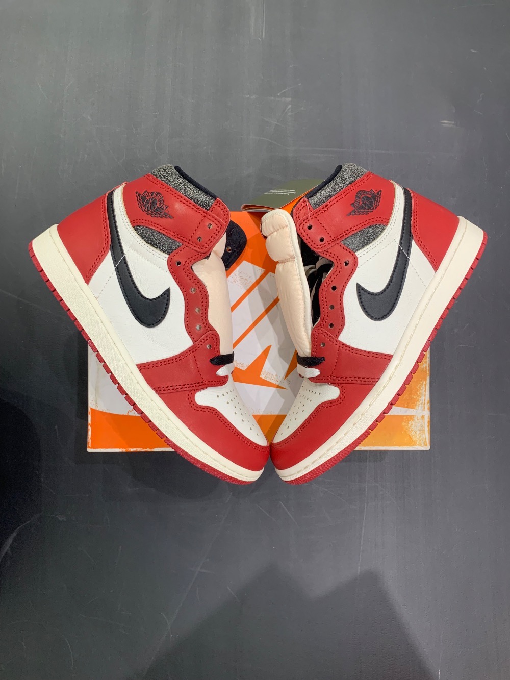 Air Jordan 1 High Chicago Lost and Found — 39, Novo