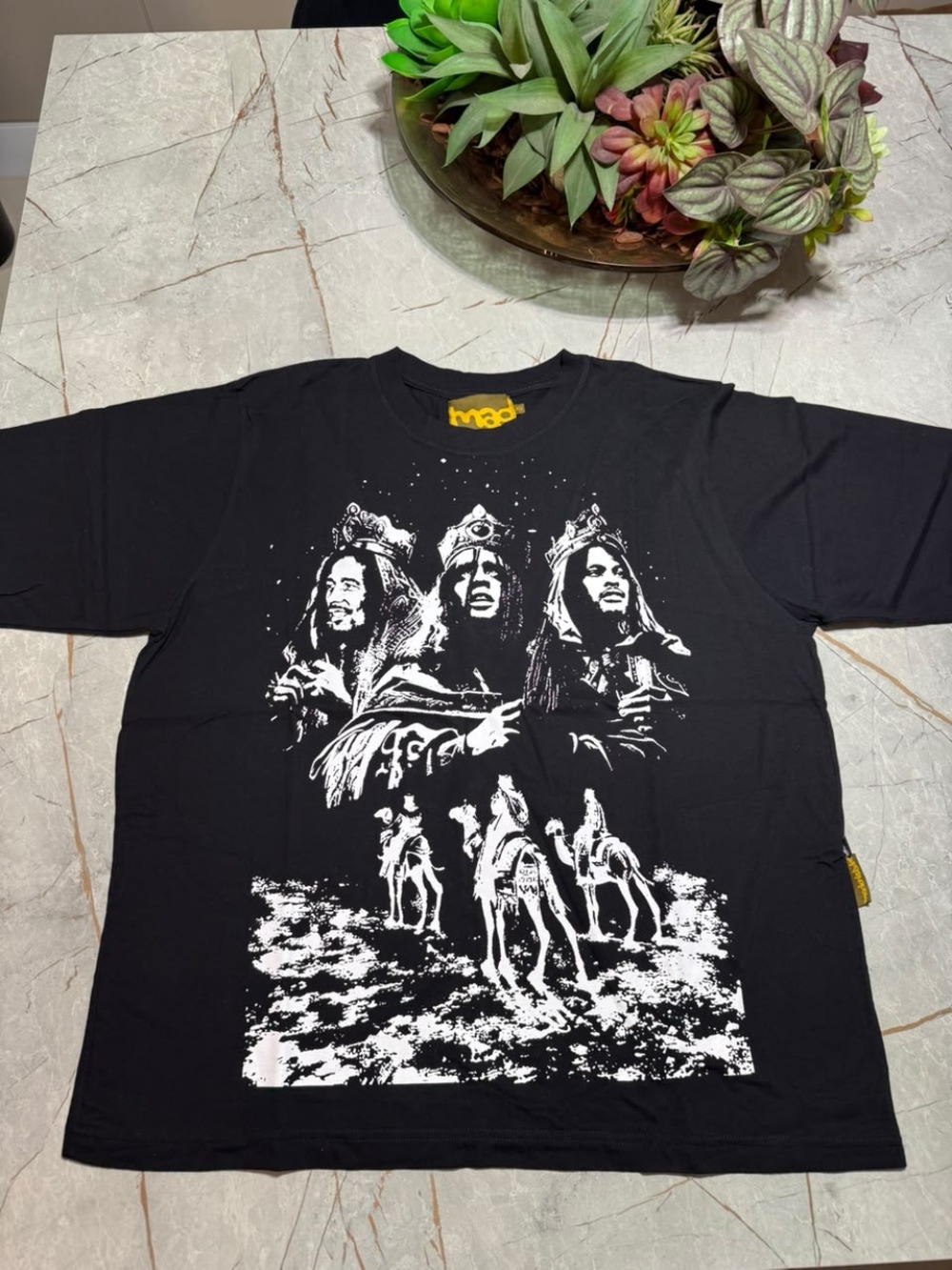 Camiseta Mad Enlatados 3 Reis Magos Preta