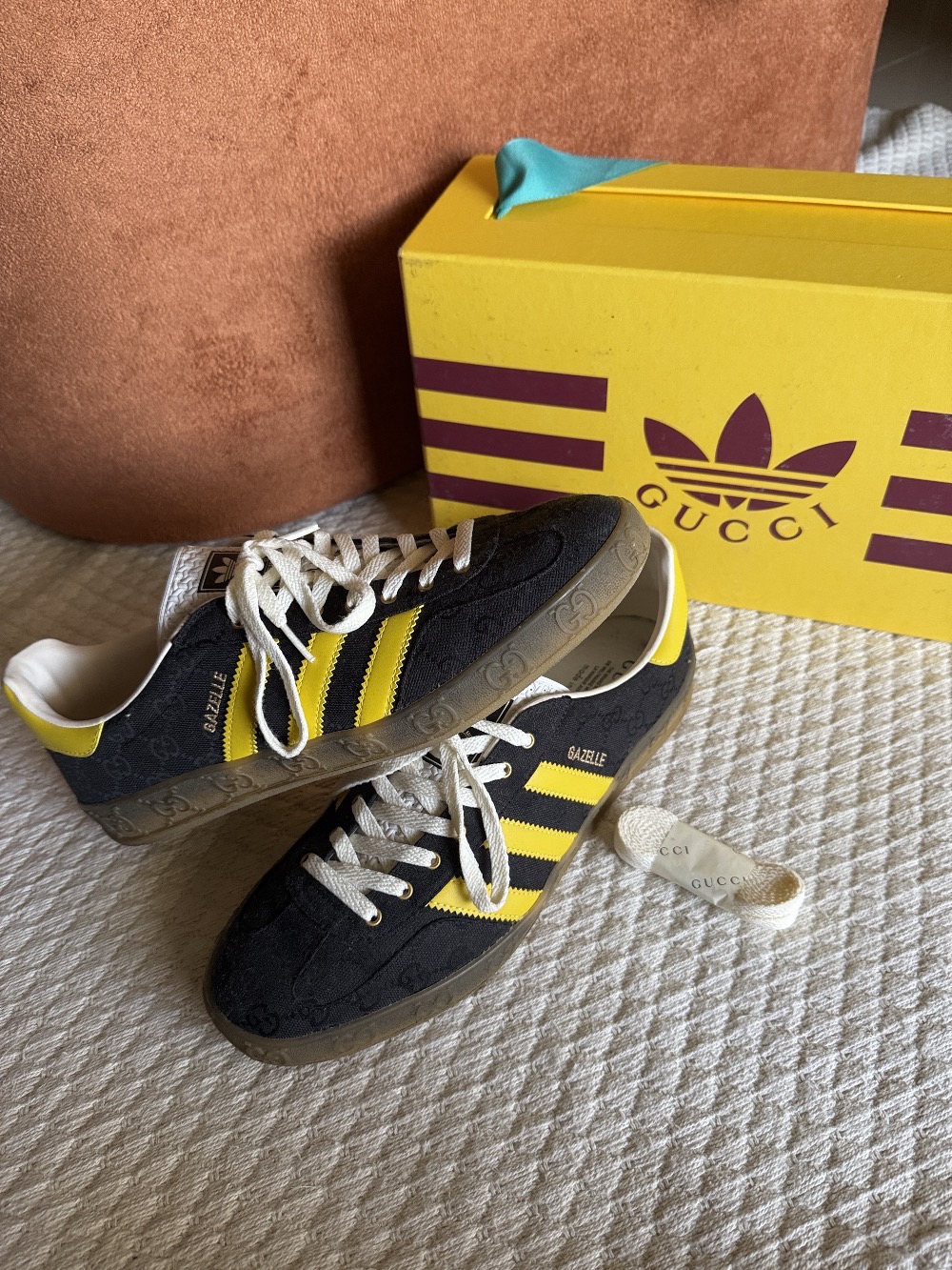 Gucci x adidas Gazelle Core Black Yellow Masculino
