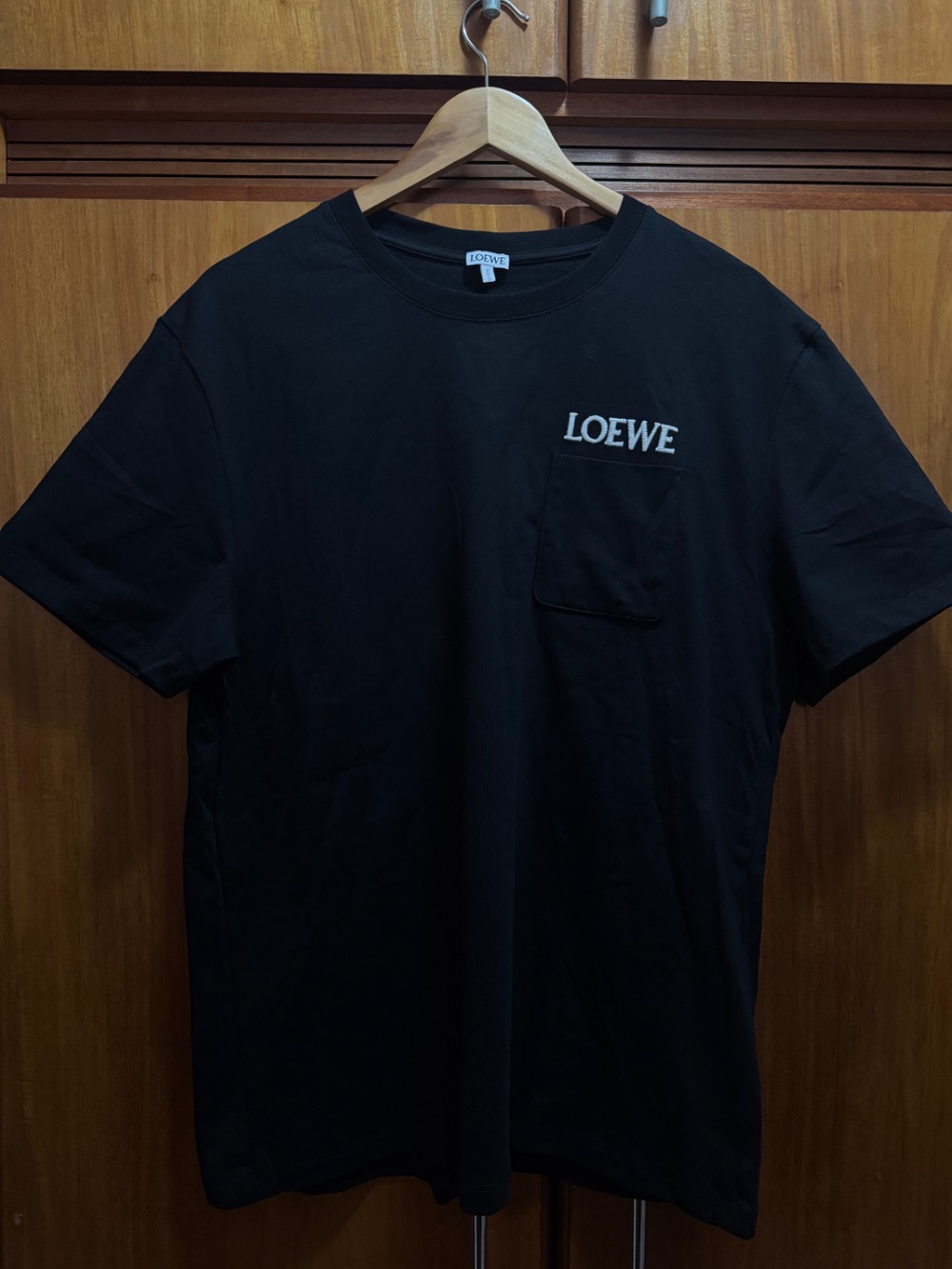 Camiseta loewe logo bordado preto
