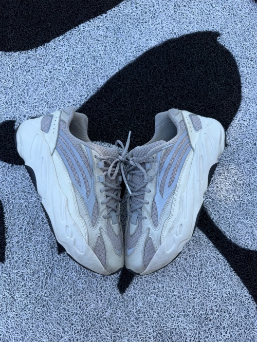 Yeezy 700 V2 Static