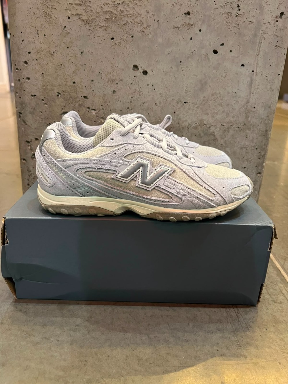 New Balance 204L Light Grey