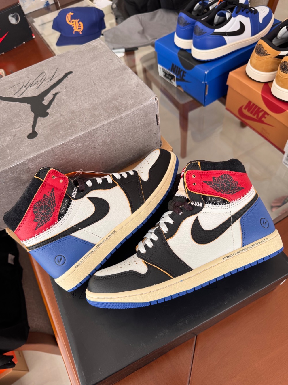Union LA x Fragment x Air Jordan 1 Retro High OG SP Varsity Red Sport Royal — 40, Novo