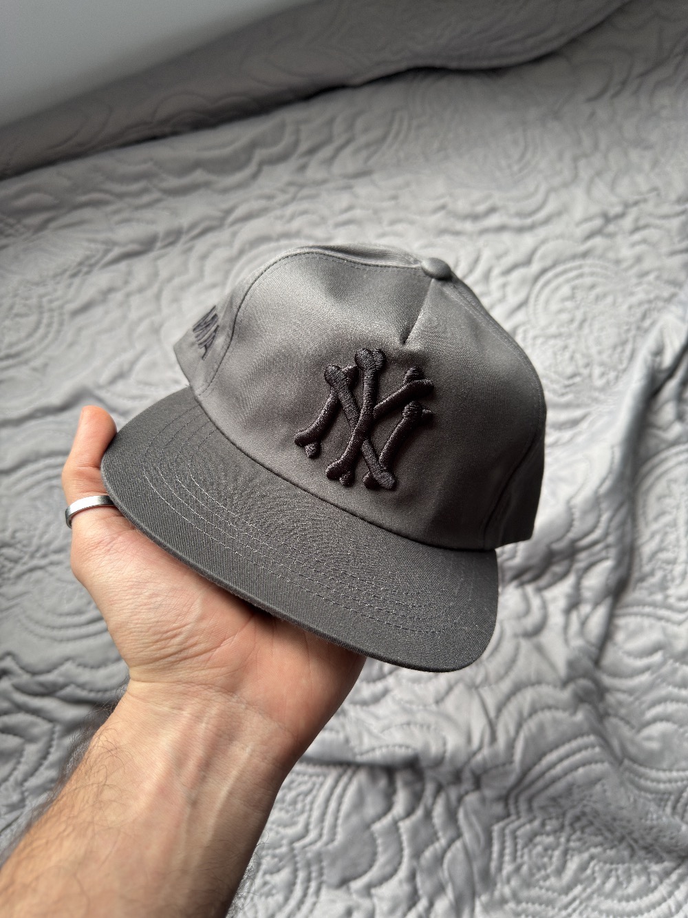 Boné oMA Studios NY Bones Smoke Grey — Único, Novo