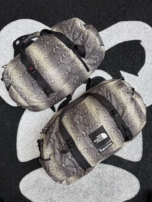 The North Face x Supreme Bolsa Duffle Snakeskin Flyweight Black — único, Usado