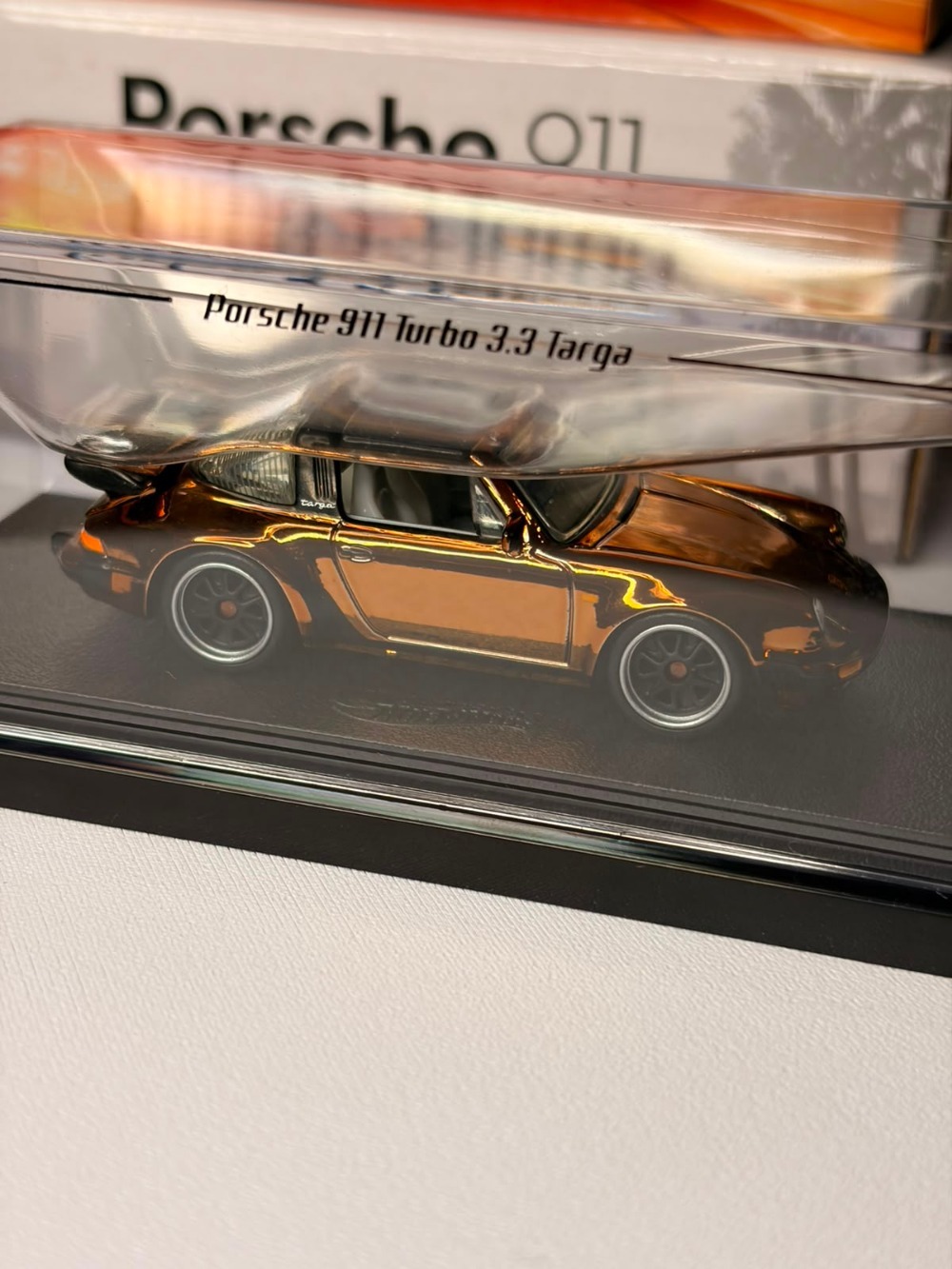 HotWheels RLC Exclusive – 1988 Porsche 911 Turbo 3.3 Targa