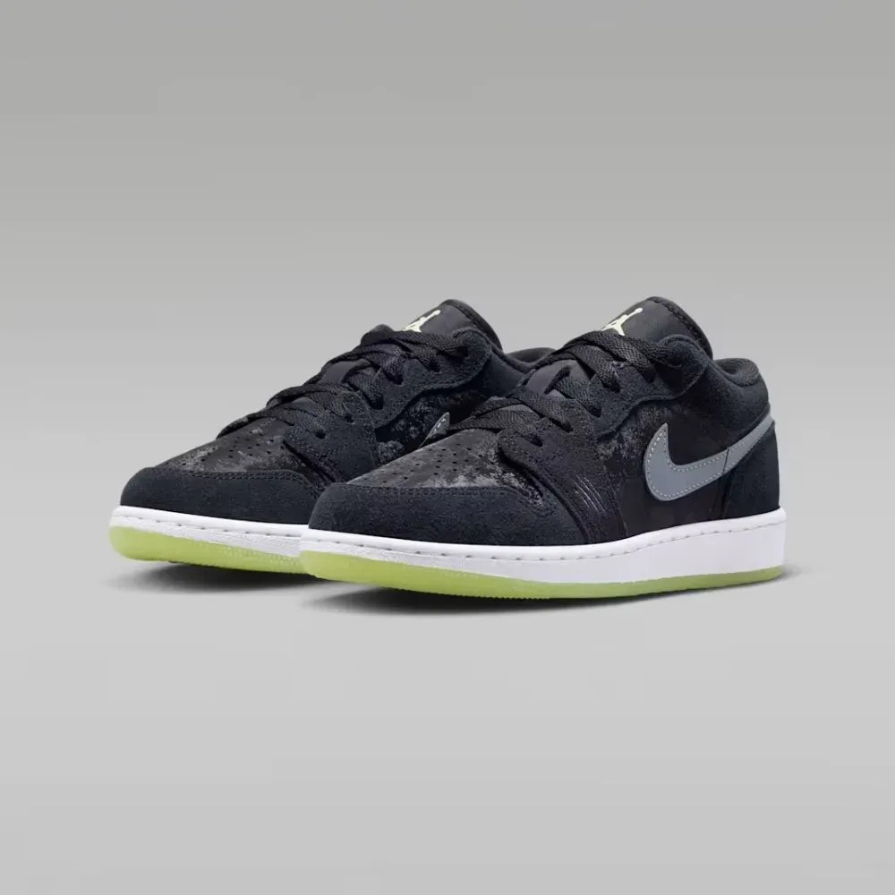 Air Jordan 1 Low SE Infantil Black Barely Volt Dark Raisin Iron Grey — 35, Novo