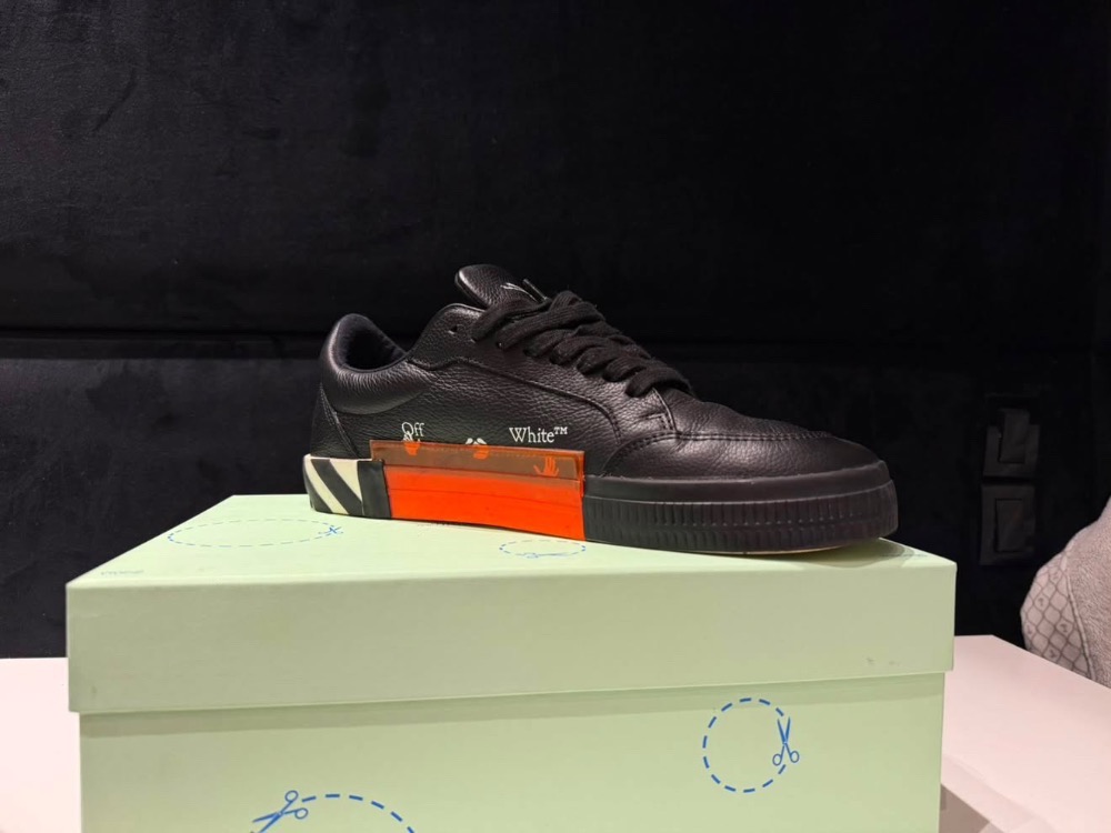 Off-White Low Vulcanized Leather Black White — 45, Usado