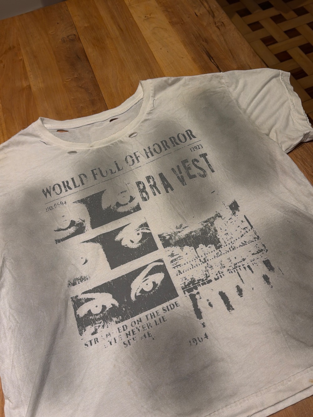 Camisa Bravest Studios World Full of Horror