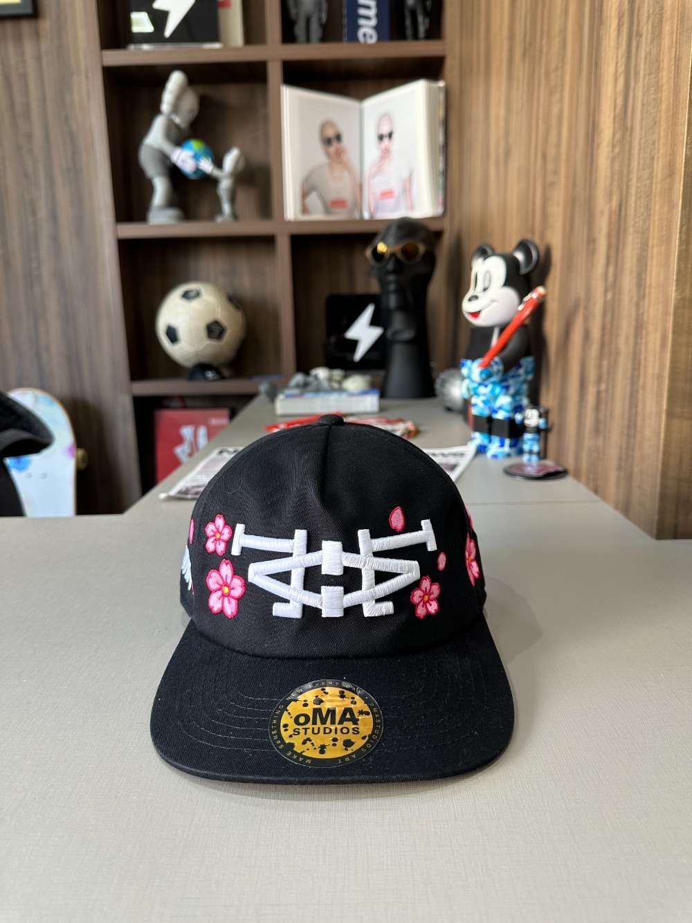 Boné oMA Studios LA LA Cherry Blossom Black — Único, Novo